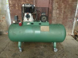 Un compresseur de garage de 270 litres