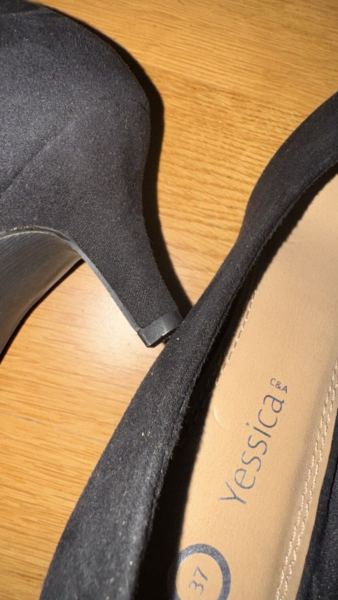 Damenschuhe: Pumps Yessica, 37 schwarz – Gebraucht aus Gümligen von morticiaaddams 2