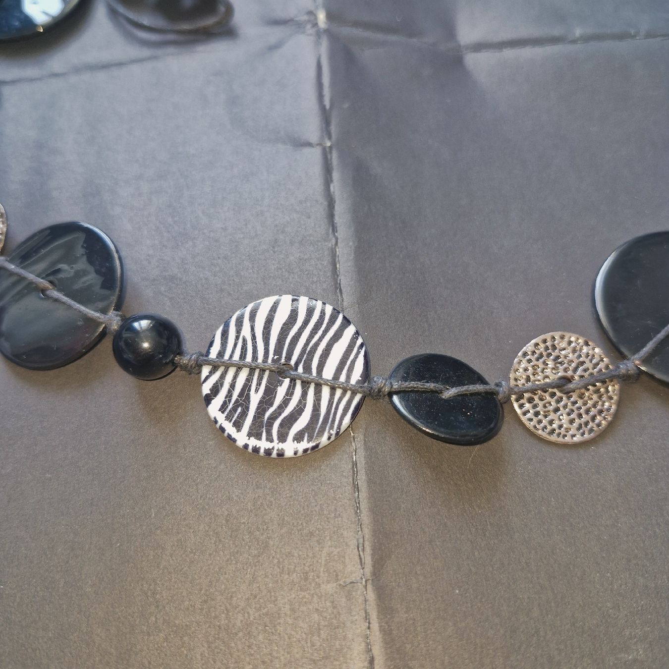 Catenine: Collier motif zèbre  – Usato da Neuchâtel venduto da yas_zdb7 1