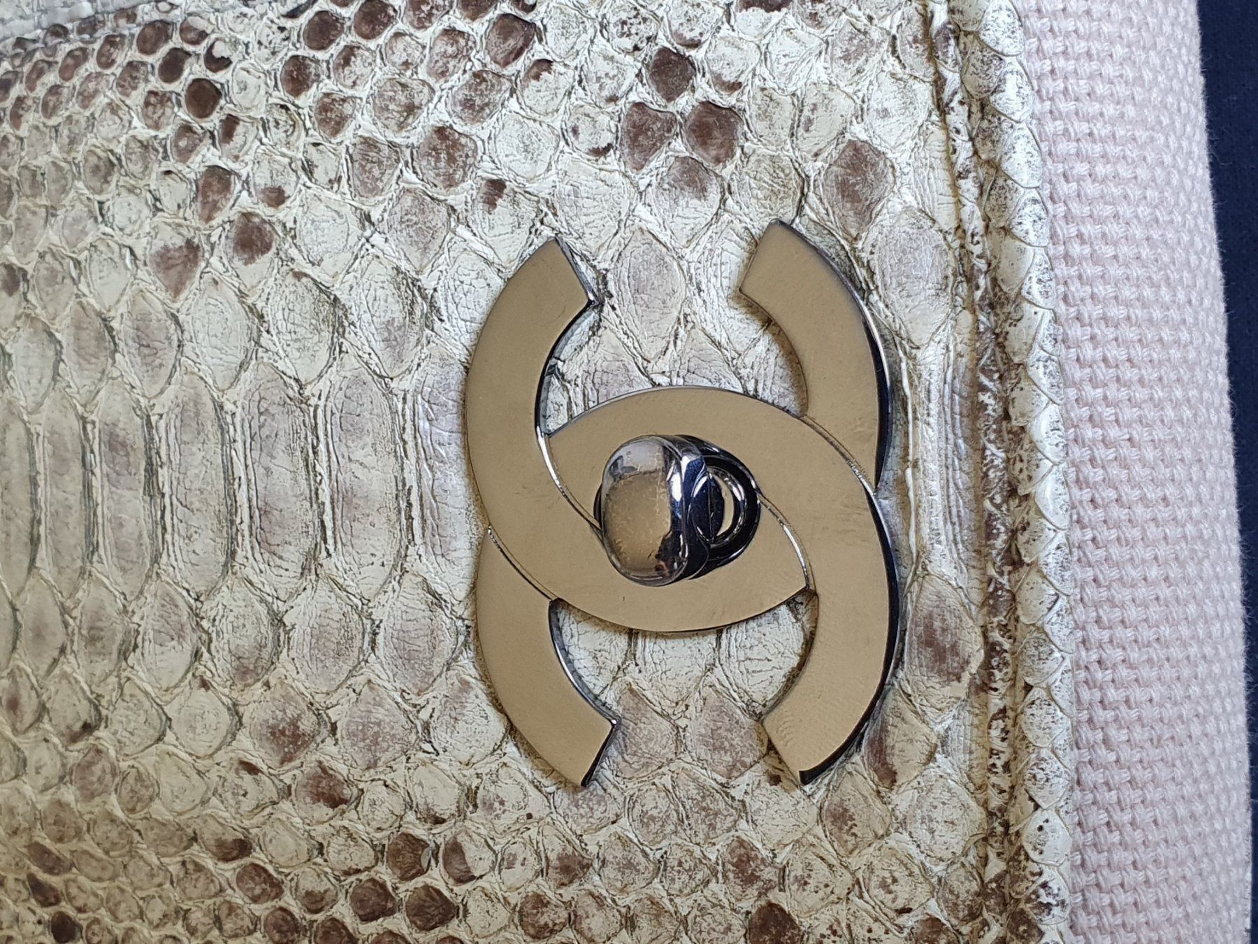 Chanel Borse da donna: CHANEL Python Hand Tasche Creme CC Logo! – Usato da Wängi venduto da Pambola 2