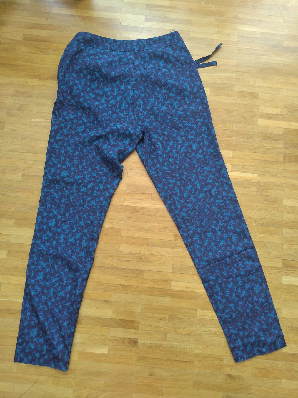 H&M Pantaloni: H&M Sommer Hose, Gr. 38, blau gemustert – Usato da Wangen SZ venduto da scherpa1 1