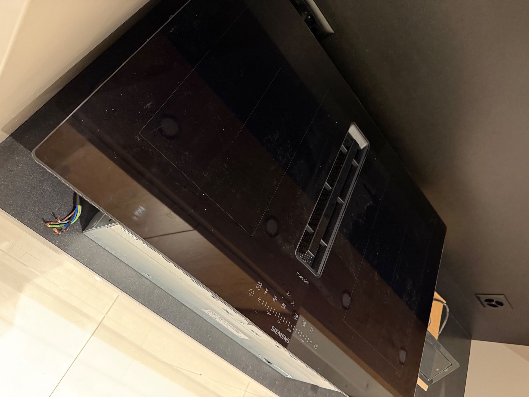 Cuisinières: Plaques de cuisson Siemens avec hotte intégrée – D'occasion à Genève par bla_lnh8 1