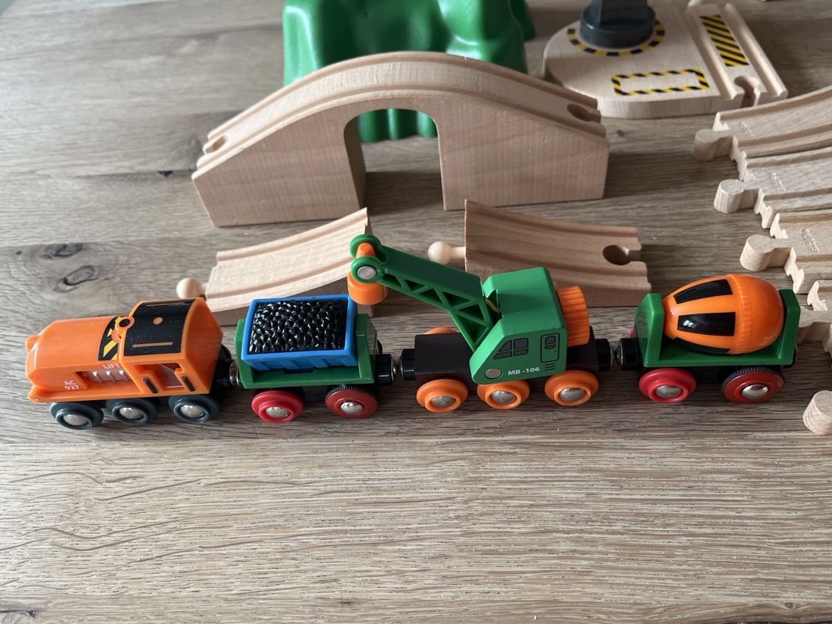 Brio Jouets: Lot de train en bois Brio – D'occasion à Fleurier par inf_7rmv 1