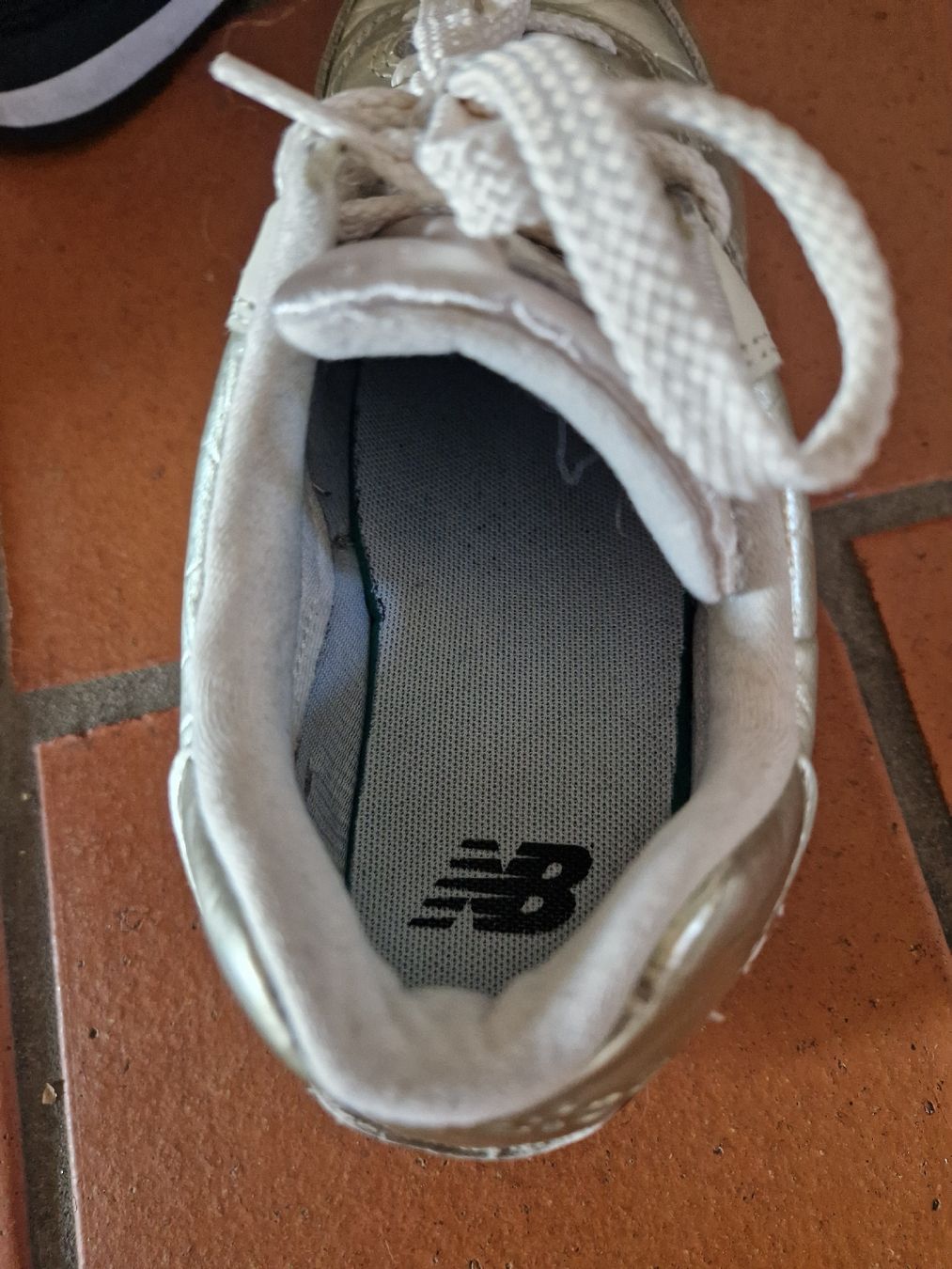 New Balance Scarpe da donna: New Balance Sneaker gold 38 – Usato da Lichtensteig venduto da Cocabana_16 3