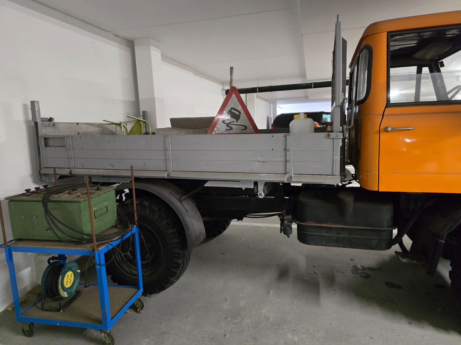 Unimog 421 mit Schild zur Schneeräumung (Gebraucht) in Strengelbach für ...