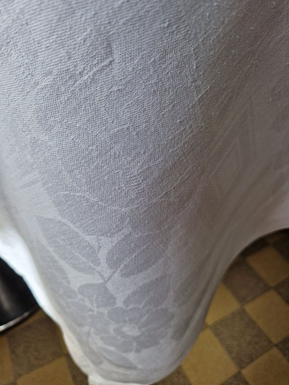 Altra biancheria da tavola: Tischdecke mit Blumenmuster und Monogramm HC – Usato da Bern venduto da Antikbatik 3