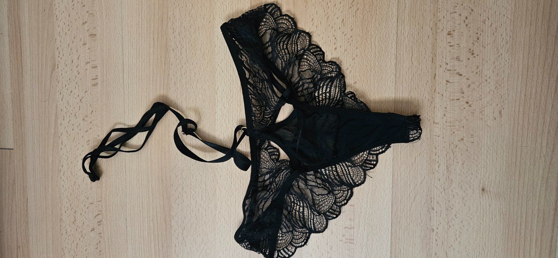 Altra biancheria intima: String comme neuf porté 1X  (b) – Nuovo (secondo la descrizione) da Lutry venduto da cha_pbg5