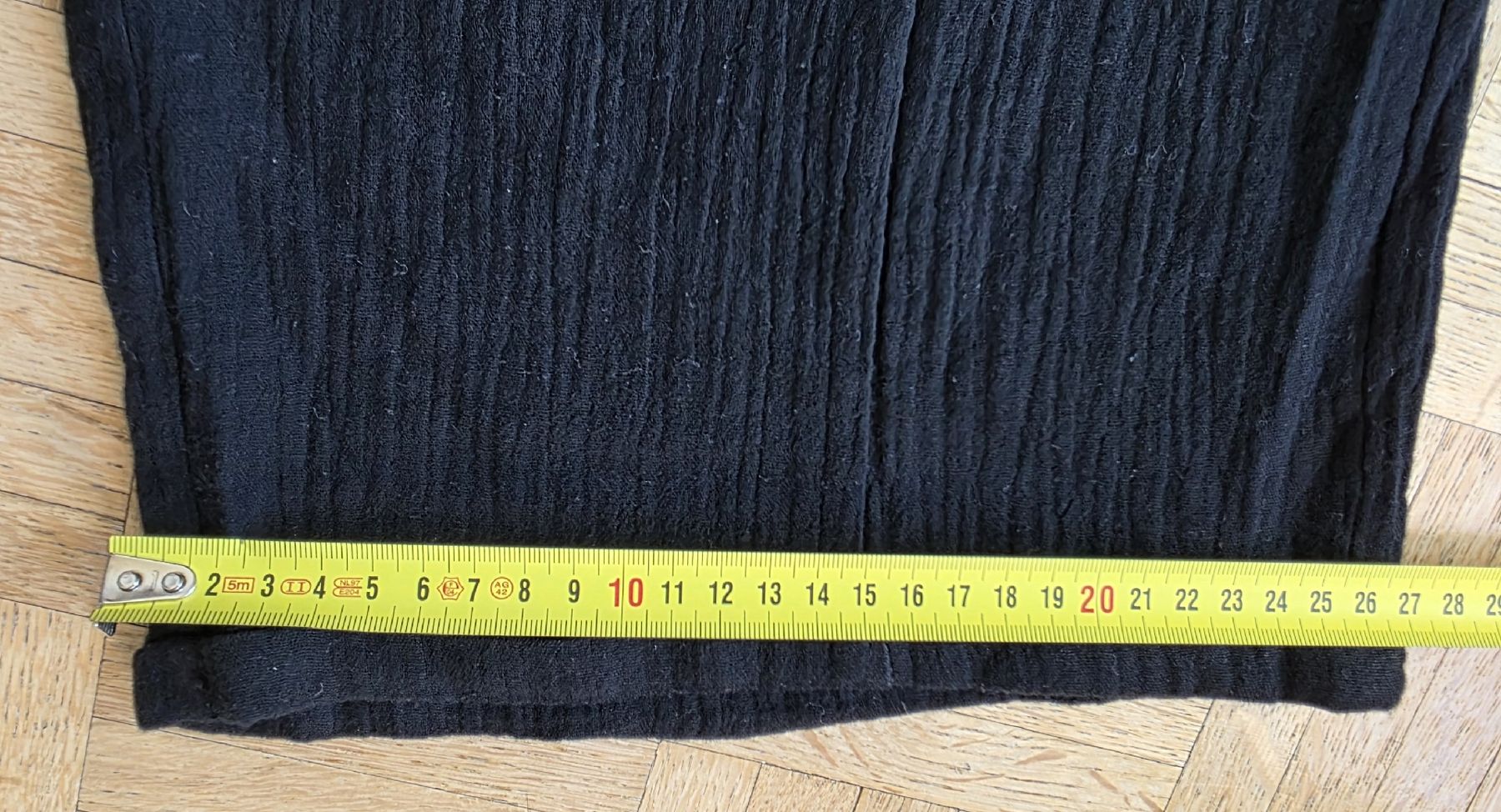 Hosen: Pantalon /short noir XL fluide été – Gebraucht aus Yverdon-les-Bains von van_dq65 4