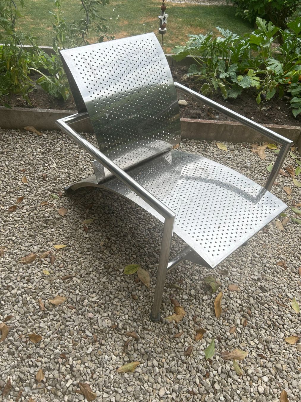 Stühle: Inox Dexignerstuhl mit Lochmuster für Innen oder Aussen – Gebraucht aus Jens von fschima