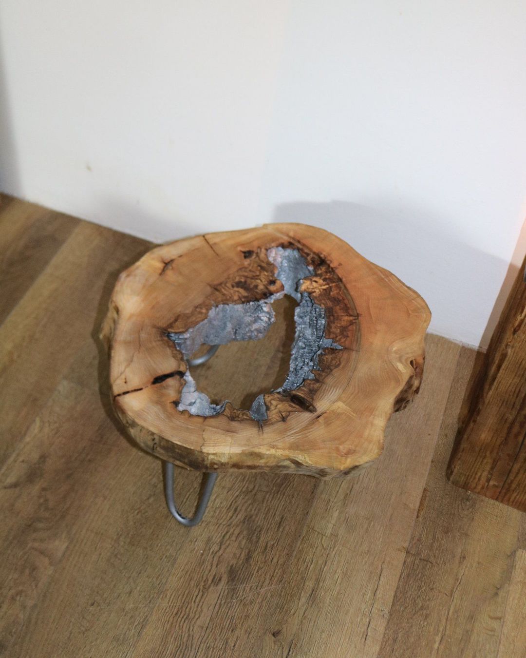 Tische: Klubtisch aus Holz Rustikal – Gebraucht aus Zürich von Miki_Schreiner 2