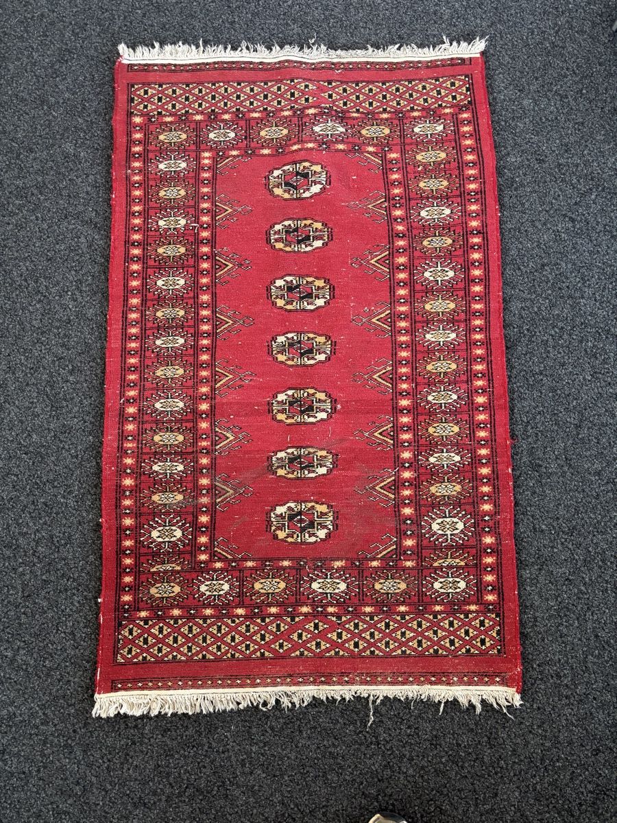 Teppiche: Antiker Teppich – Gebraucht aus Menznau von Bueebi