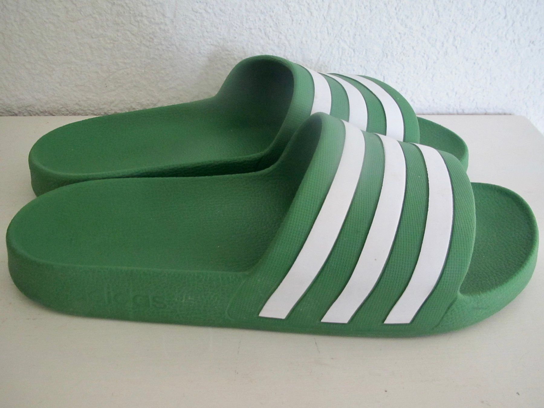 Adidas Scarpe da uomo: SOULIERS DE BAIN ADILETTEN VERT. 41,5 – Usato da Murten venduto da Selliot
