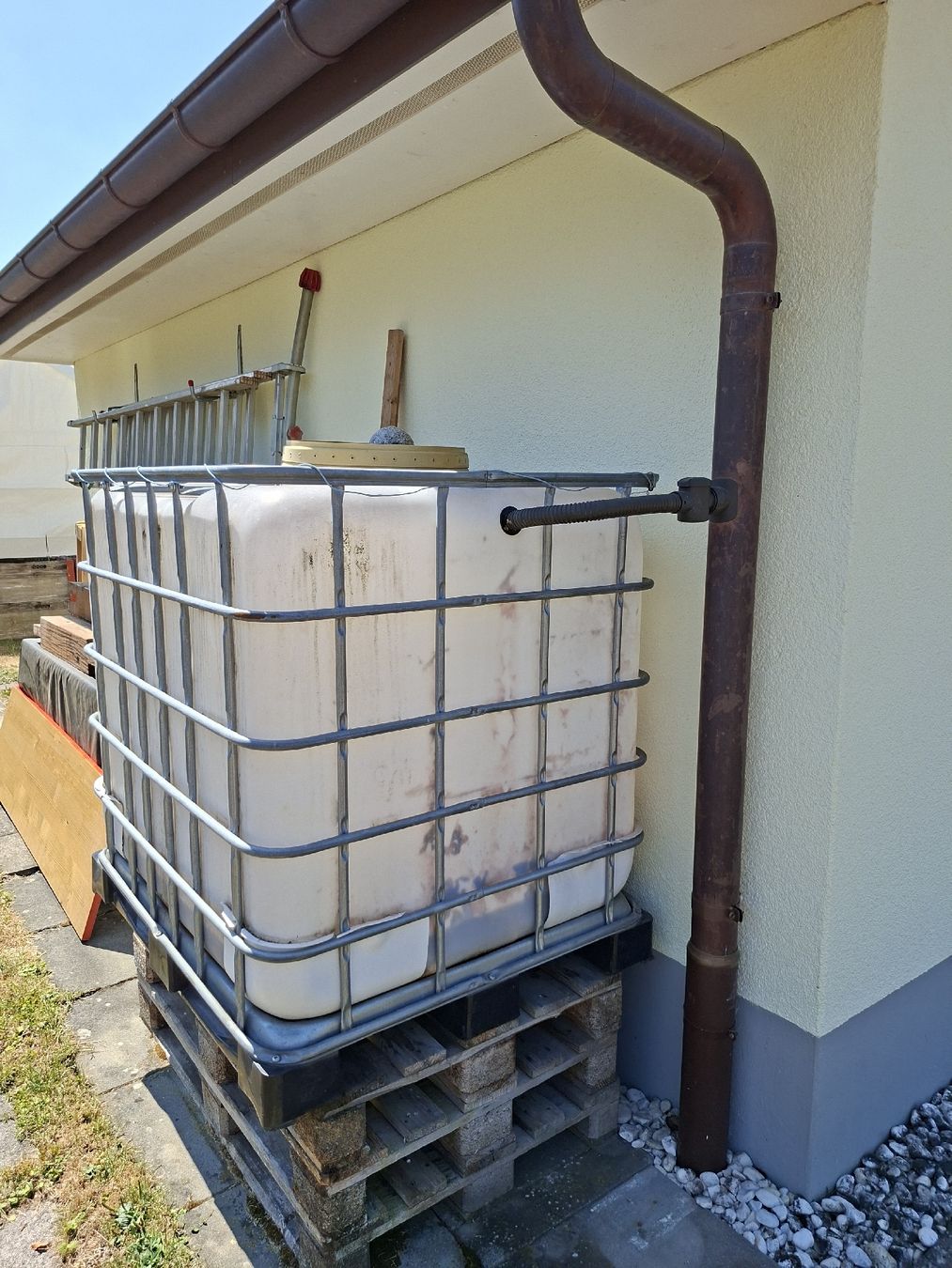 Tränken & Tröge: Regenwasser Tank – Gebraucht aus Leibstadt von Tremek