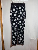 Schöne geblümte  Hose Gr. S