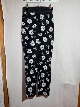 Schöne geblümte  Hose Gr. S