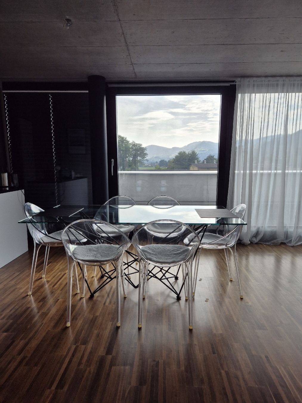 Kartell Stühle: Kartell Mr. Impossible / Philippe Starck / 6 Stühle – Gebraucht aus Balgach von and_6bs9
