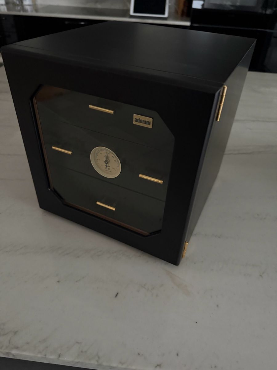 Adorini Humidore: Humidor Adorini Chianti Medium – Neu (gemäss Beschreibung) aus Safenwil von Corahund 1