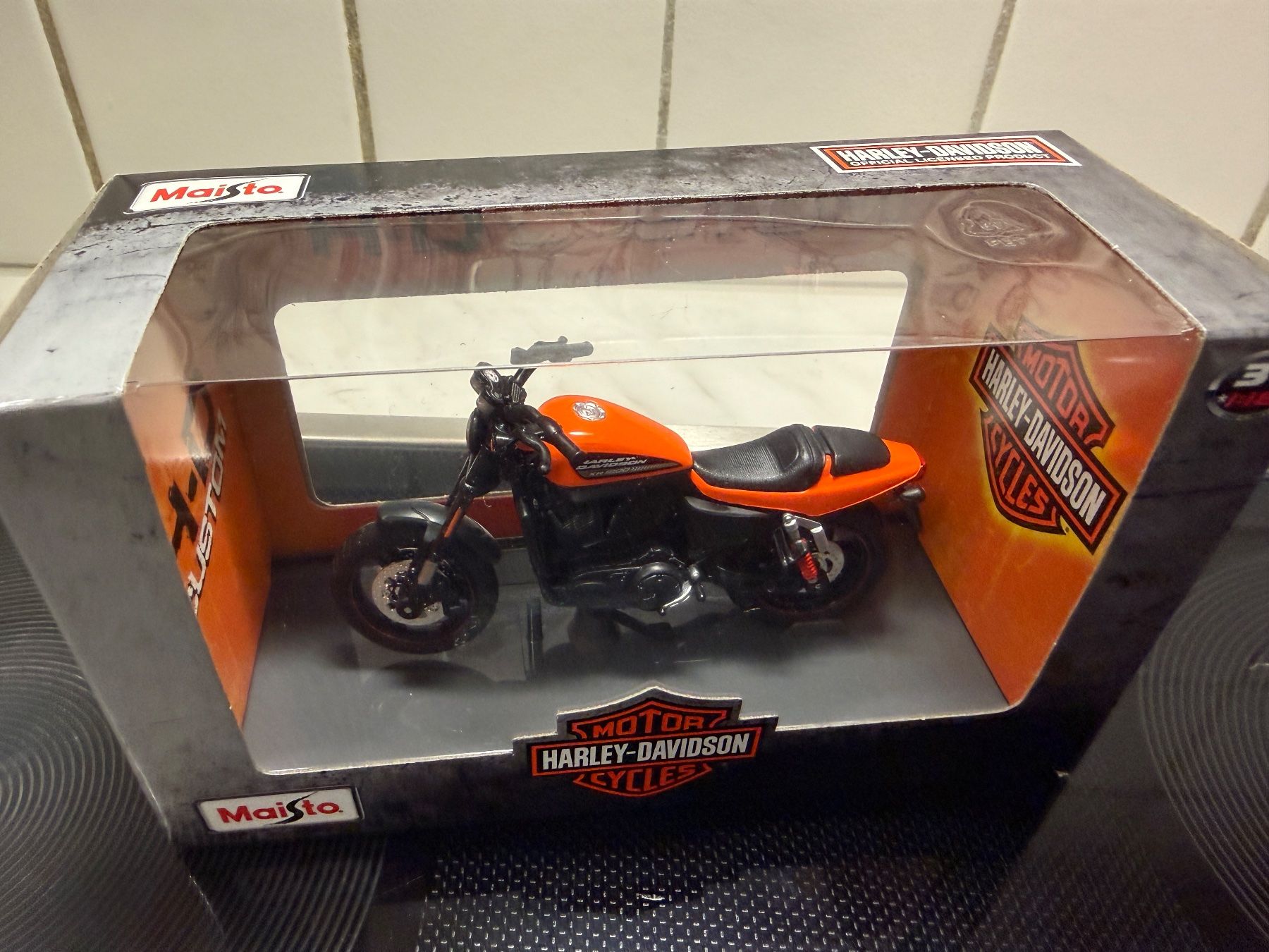 Maisto Voitures modèles: Harley Davidson 2011 XR 1200X orange 1/18 – Neuf avec emballage d'origine à Messen par Versber 9