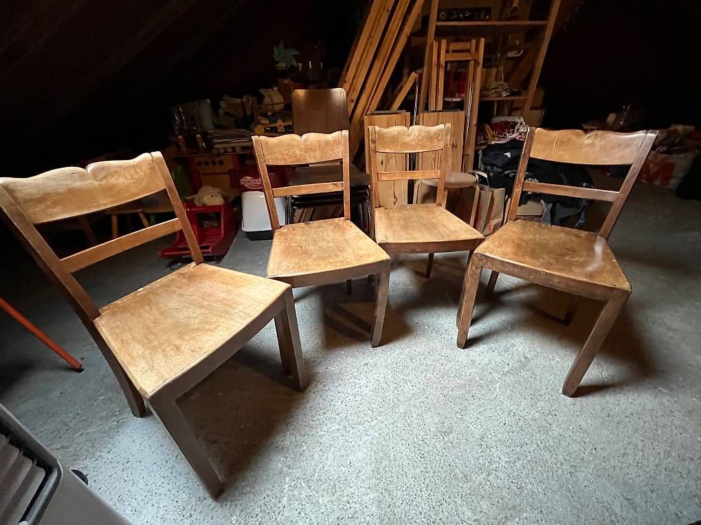 Sedie:  4 schöne & gebrauchte Holzstühle – Usato da basel venduto da flifla