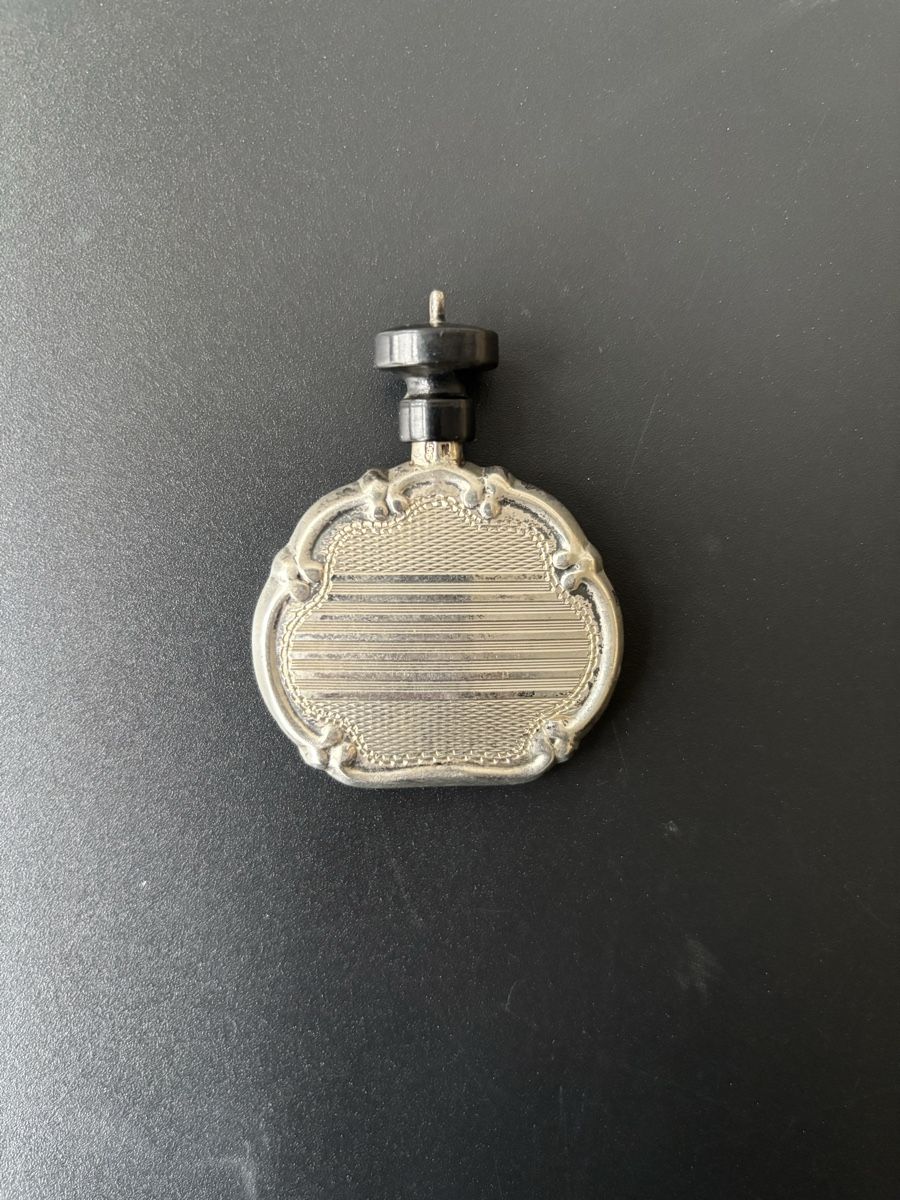 Flaconi: Jugendstil Parfumflakon aus 900er Silber – Usato da Winterthur venduto da Anelina_ 1