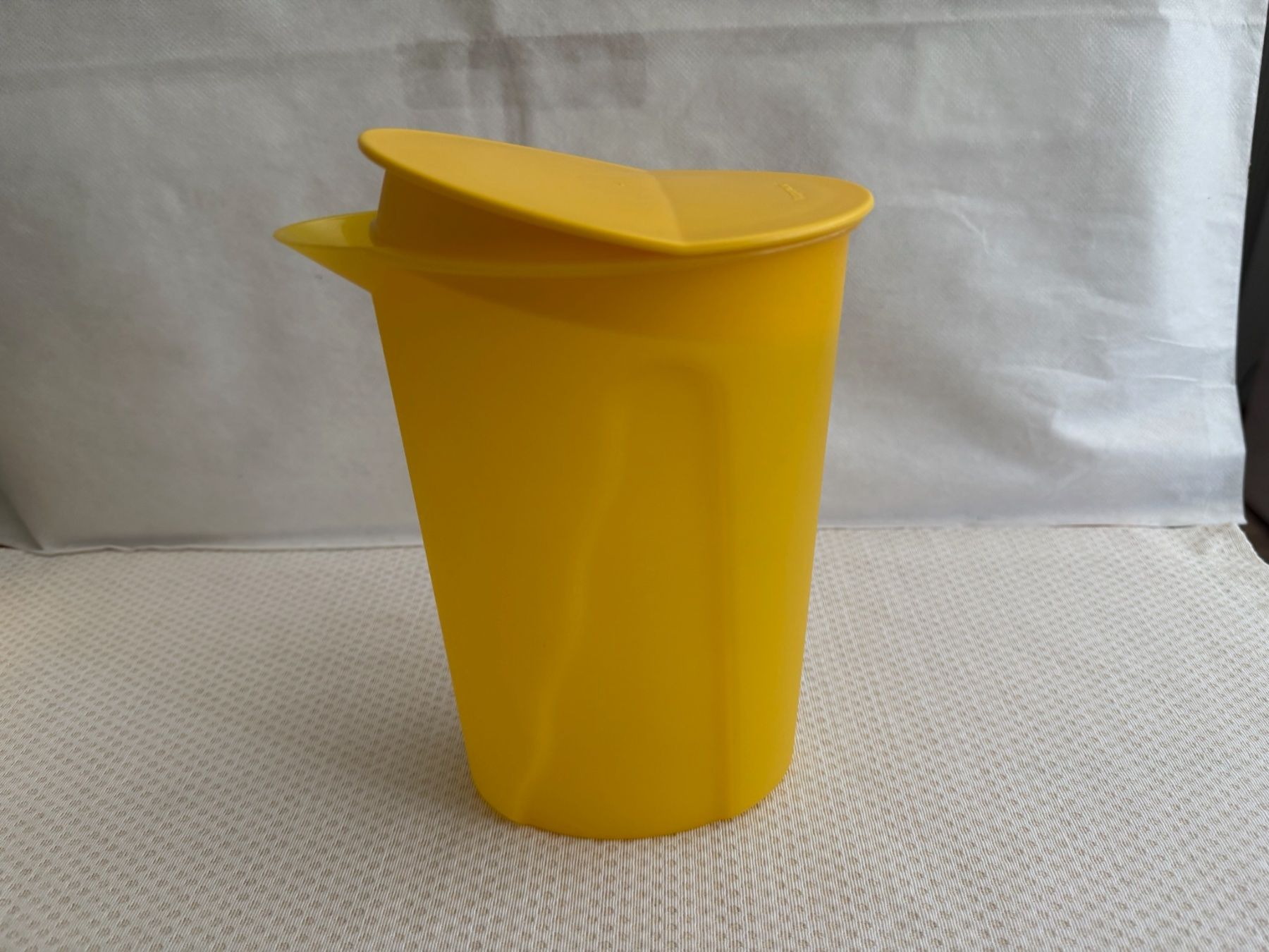 Tupperware Küchengeräte: Tupperware - pot à lait - 1L – Gebraucht aus Sion von accroshoes