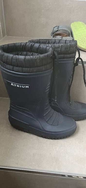 Scarpe per ragazzi: Gefütterte Winterstiefel Gr 30 – Usato da Ruswil venduto da Pinkgirl_11