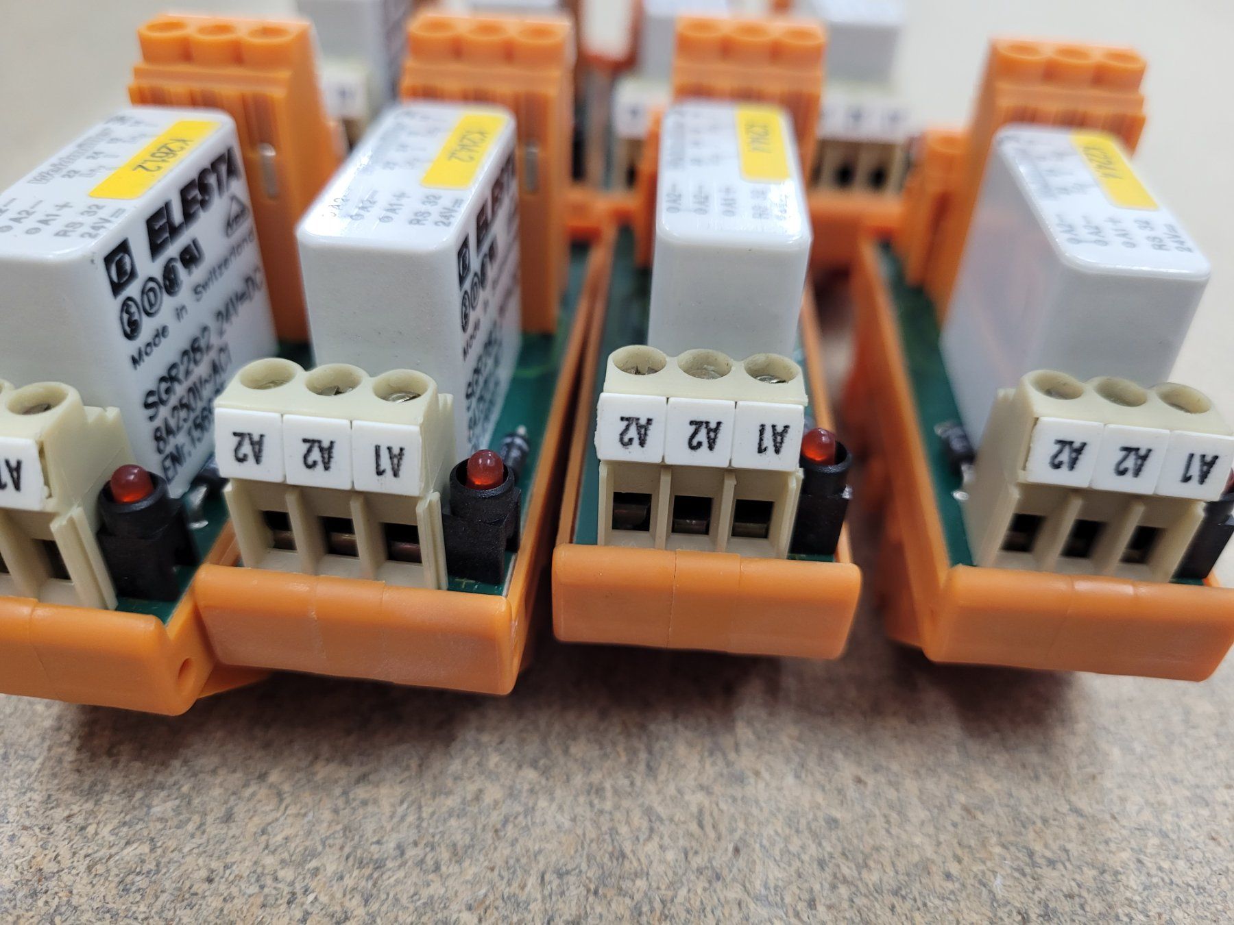 Componenti elettronici: 8 Stück Weidmüller Relais 24VDC / SRG282 24VDC – Usato da Vitznau venduto da Vitznau84 1