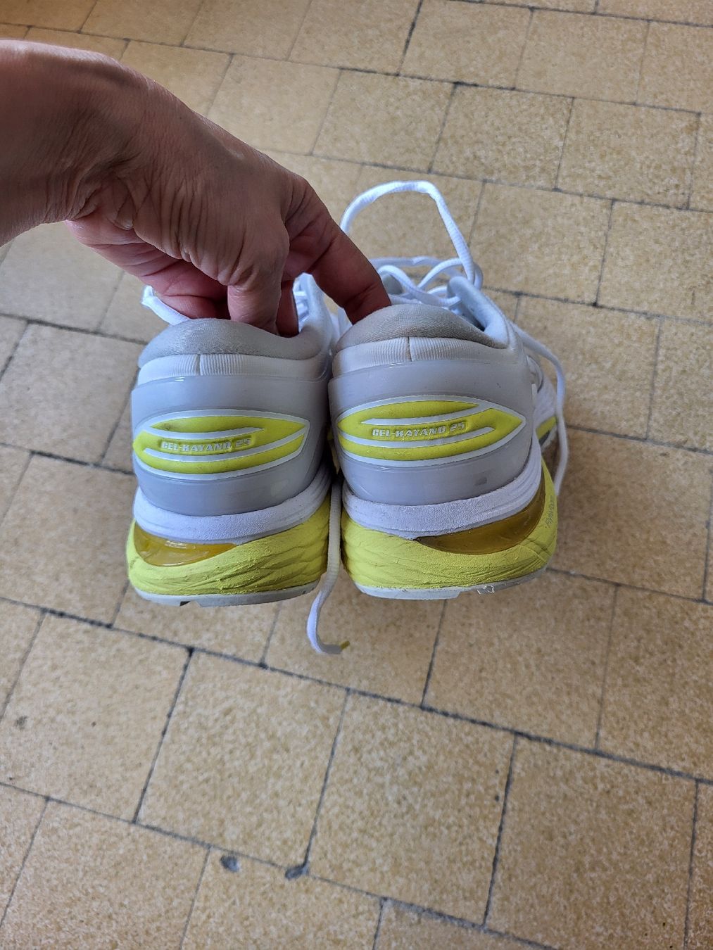 Asics Scarpe da uomo: Asics Gel-Kayano 25 Schuhe – Usato da Zweisimmen venduto da Adorable 1