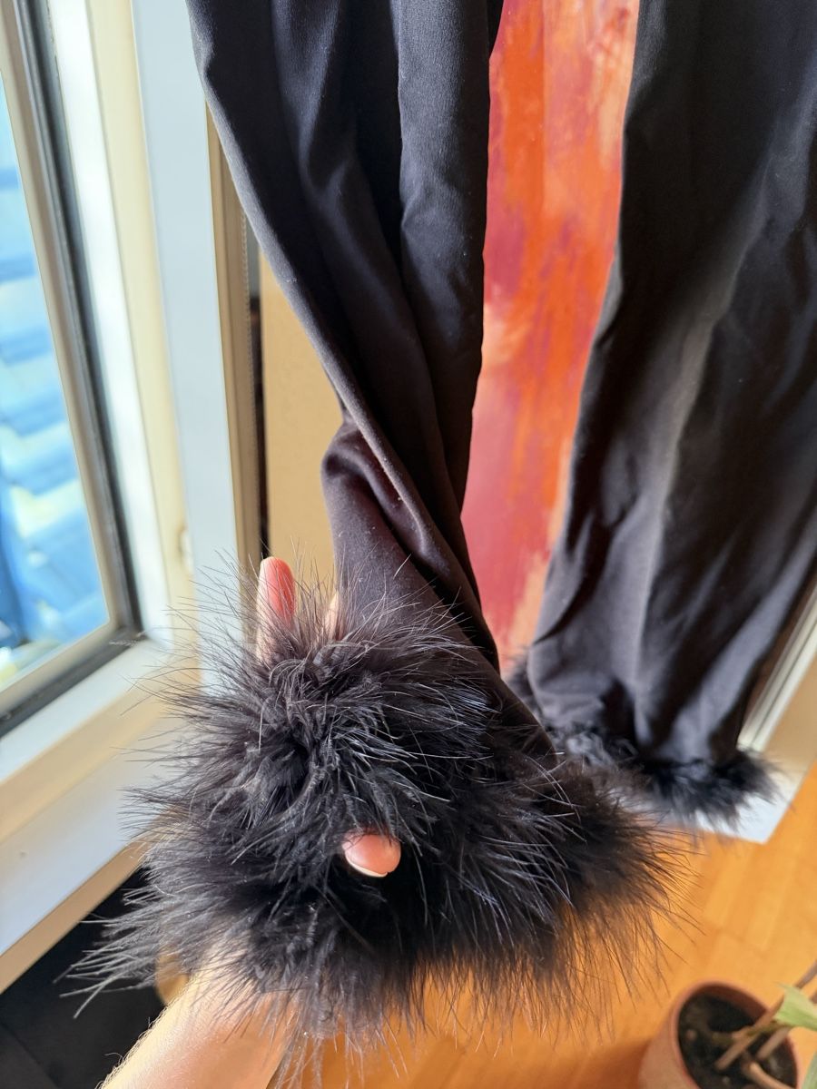 Mango Hosen: Black Pants with Feather Trim – Defekt aus Zürich von BettinaMarie2308 2