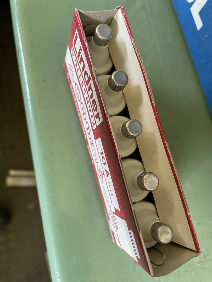 Alimentation électrique: Schmelzsicherung 10A – D'occasion à Igis par rog_6t78 1