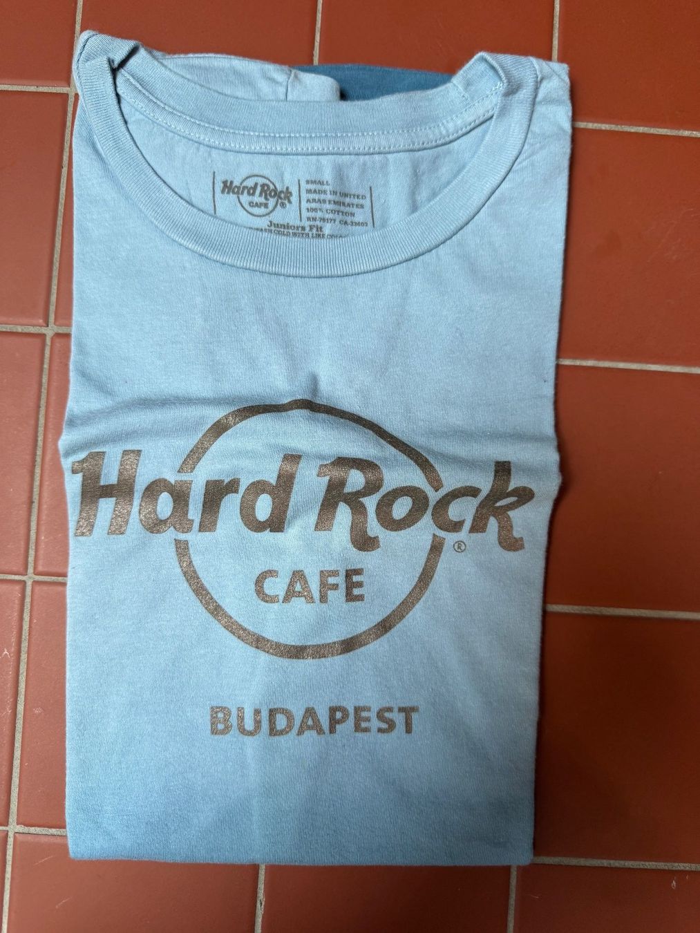 Hard Rock Cafe T-shirt: T-shirt Hard Rock Budapest – Nuovo (secondo la descrizione) da Blonay venduto da Celuna