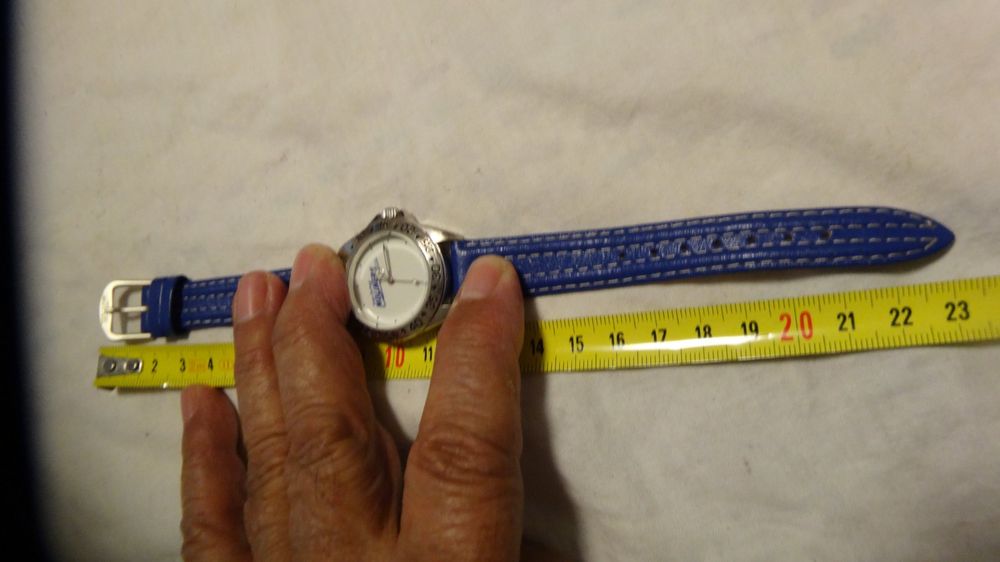 Montres: WMC  SCHÖNE HERREN UHR,QUARTZ.SCHÖNE FARBE.LÄÜFT – D'occasion à zürich par ahmad01 1