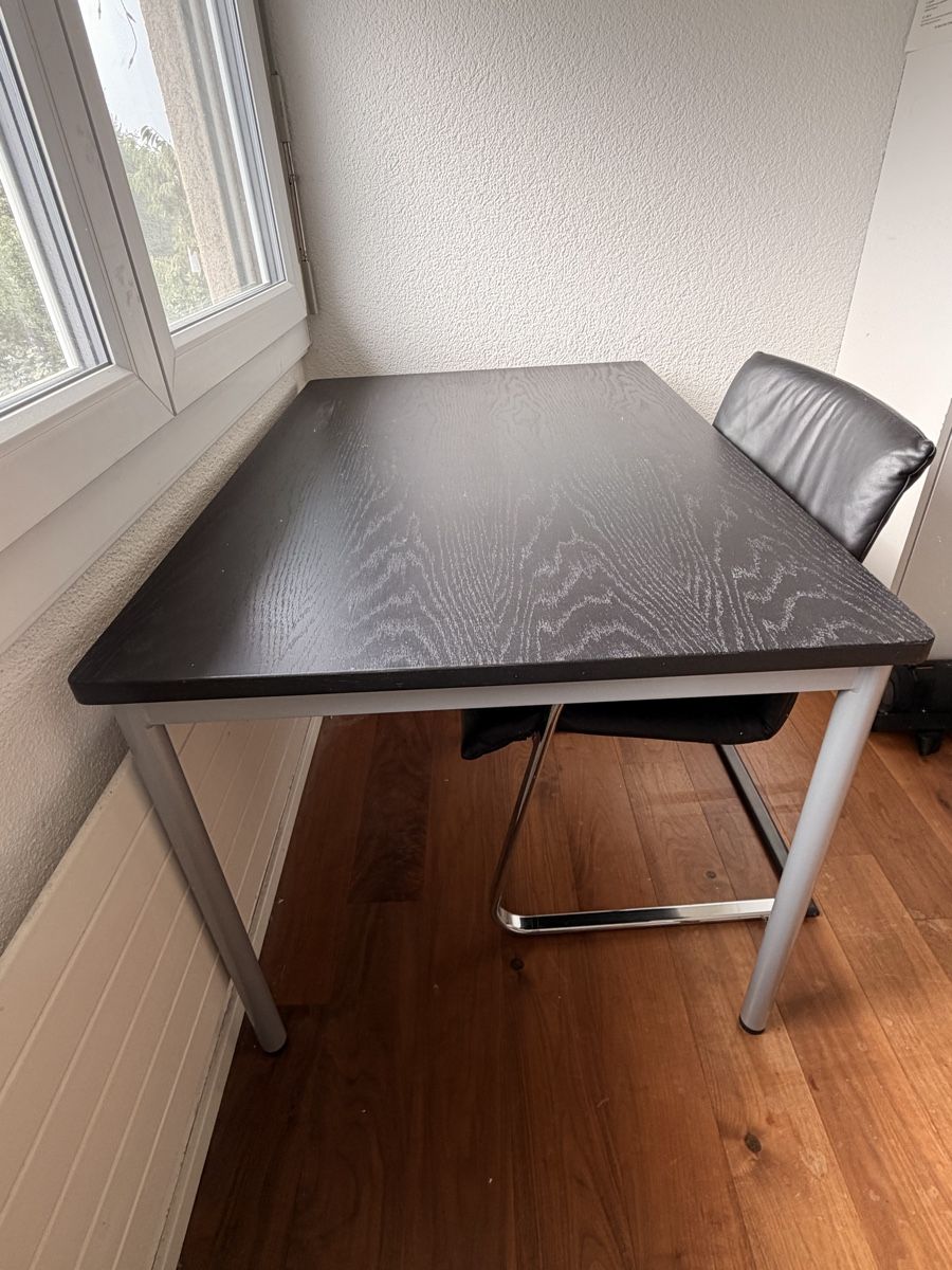 Tischset: Schreibtischtisch & Freischwinger-Stuhl im Set – Gebraucht aus Richterswil von Denhaltnoed 1
