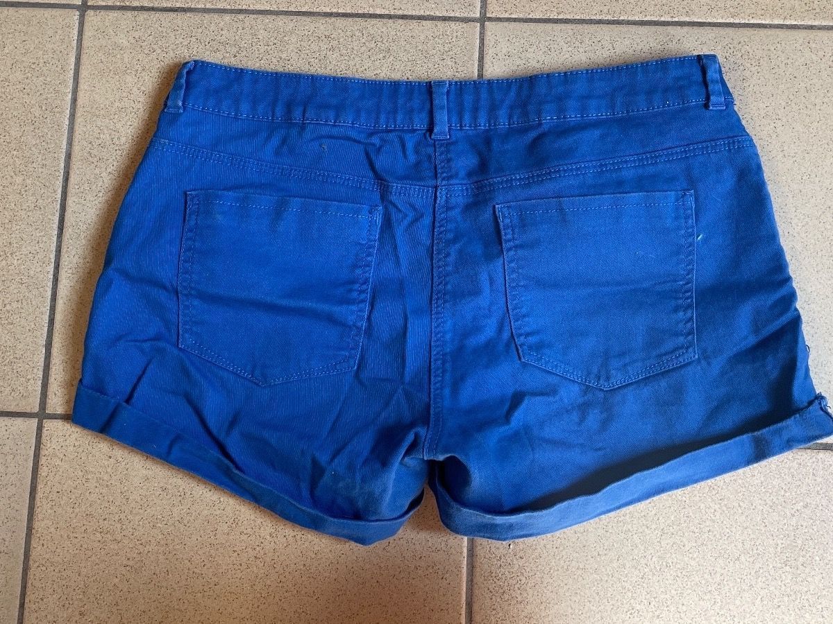 H&M Pantaloni: short femme H&M taille 38 – Usato da féchy venduto da sauciflard53 1
