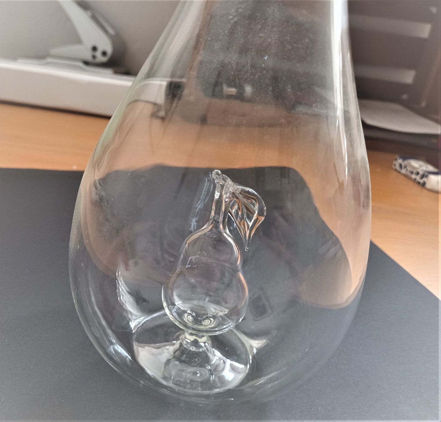 Caraffe: Glaskaraffe mit eingearbeiteter Birne, Glasstöpsel, mundgebl – Usato da Vaduz venduto da Bergtiger 2