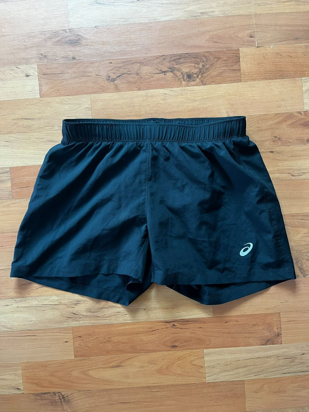 Asics Pantaloni: Asics Sport Shorts – Usato da Seuzach venduto da anina.k