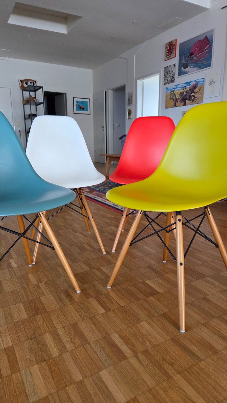 Vitra Stühle: 4er Set Vitra Eames Plastic Side Chairs (Sitzhöhe 41cm) – Gebraucht aus Zürich von pixelixi