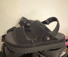 UGG Sandalen Plateau