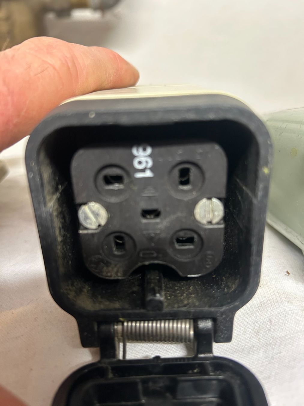 Spine: 3 Steckdosen, 1 Stecker – Usato da Luzern venduto da Hybase99 2