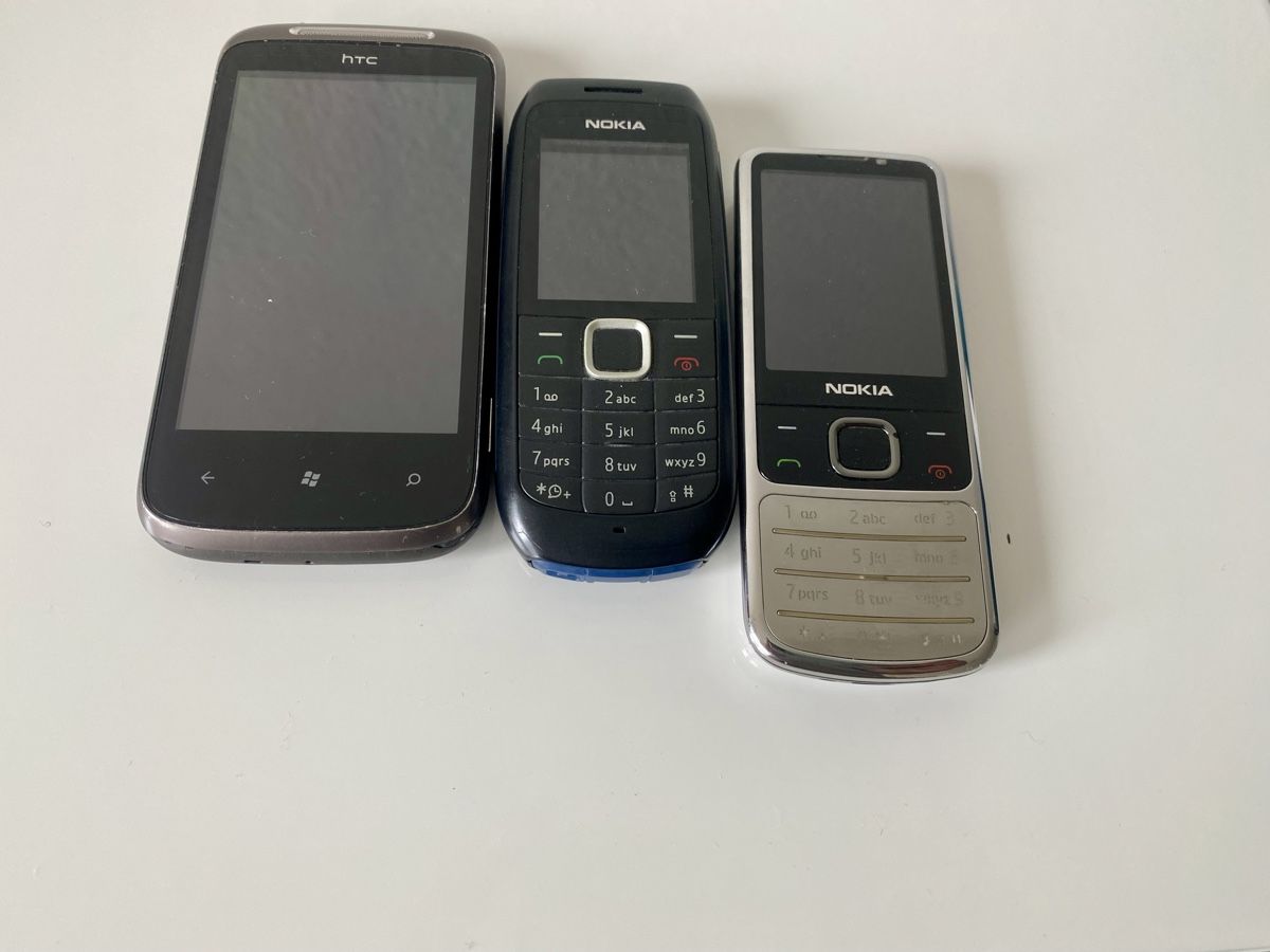 Telefoni cellulari / Smartphones: Verschiedene Handys – Usato da Münchenstein venduto da Archimedes 1