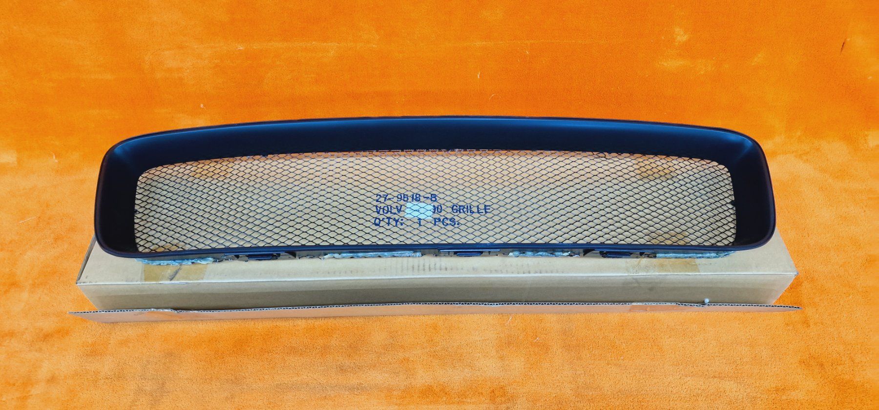 Volvo Tutti pezzi di ricambio auto: Kühlergrill Volvo – Nuovo e nell'imballaggio originale da Gwatt (Thun) venduto da Bilsport