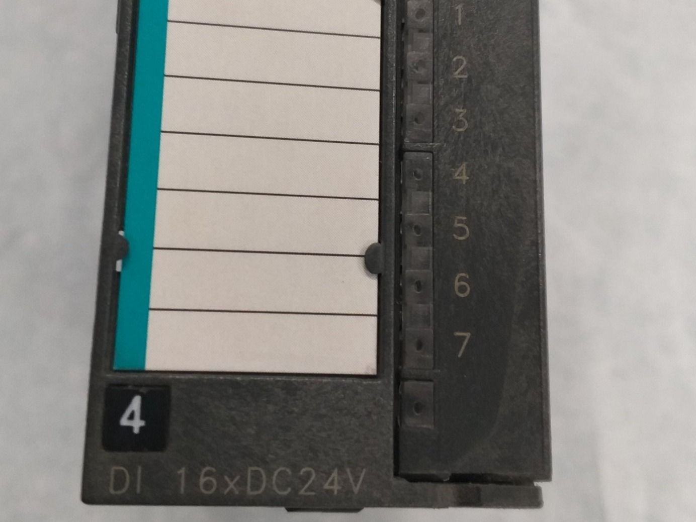 Siemens Componenti elettronici: Siemens S7-300 Modul DO32 – Usato da Worben venduto da Cosmetique