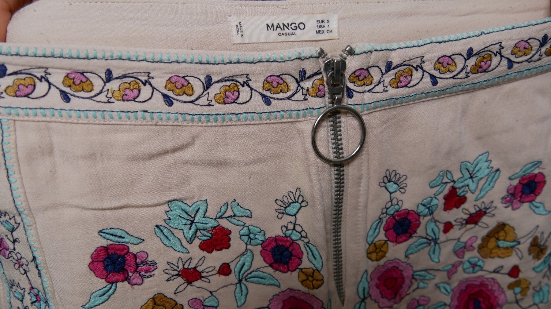 Mango Pantaloni: Mango Shorts kurze Hose Bestickung Stickmuster Blumen – Usato da Zürich venduto da julia_vina 3