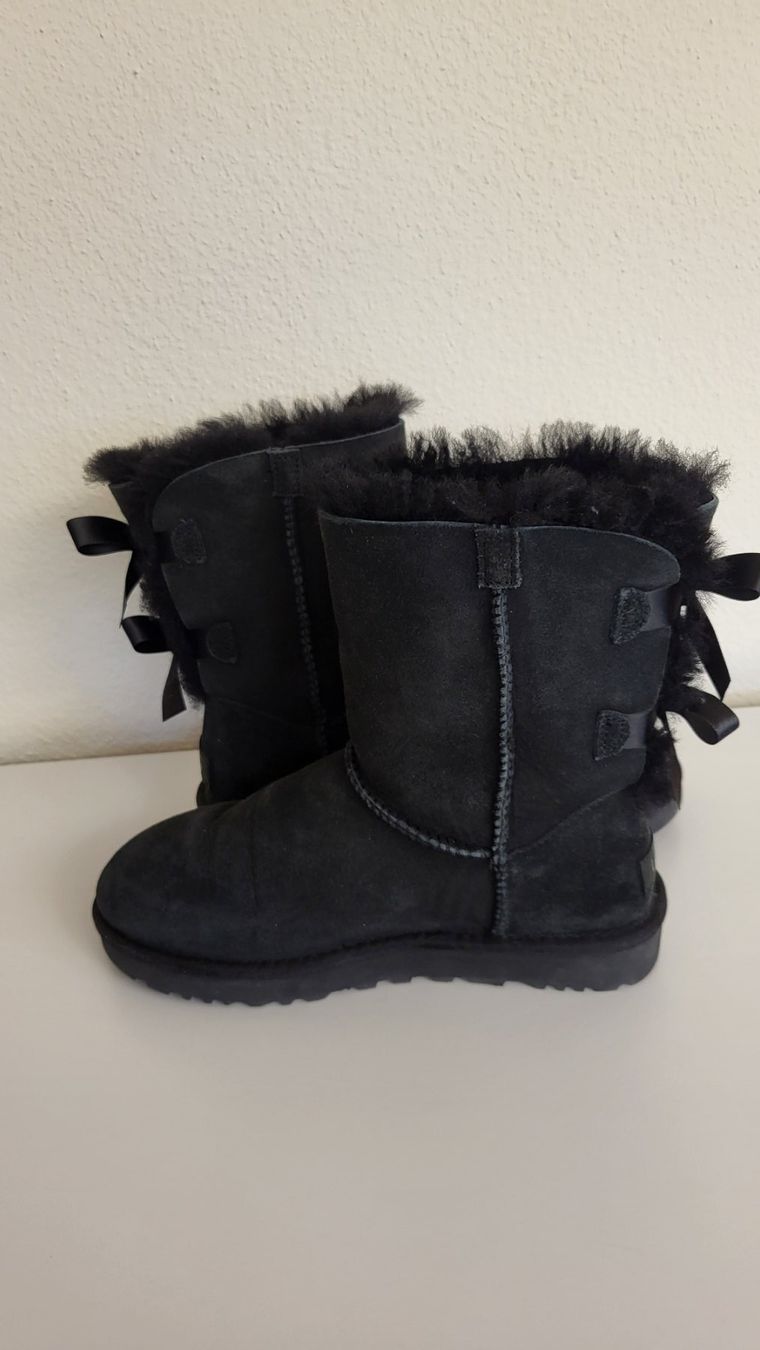 Ugg Scarpe da donna: UGG Bailey Bow II Boot - Grösse 37 - neuwertig – Nuovo (secondo la descrizione) da Wollerau venduto da jes_lp7w 5