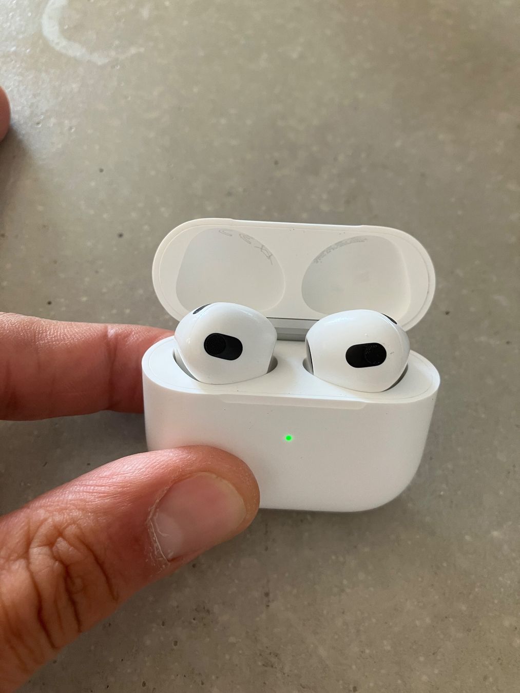 Apple Cuffie: Apple AirPods 3 – Usato da Lausanne venduto da mr.v