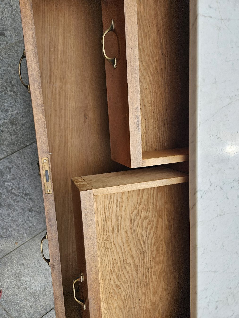 Commodes: schöne, antike Kommode mit Marmorplatte – D'occasion à Bussnang par IvaOli 1