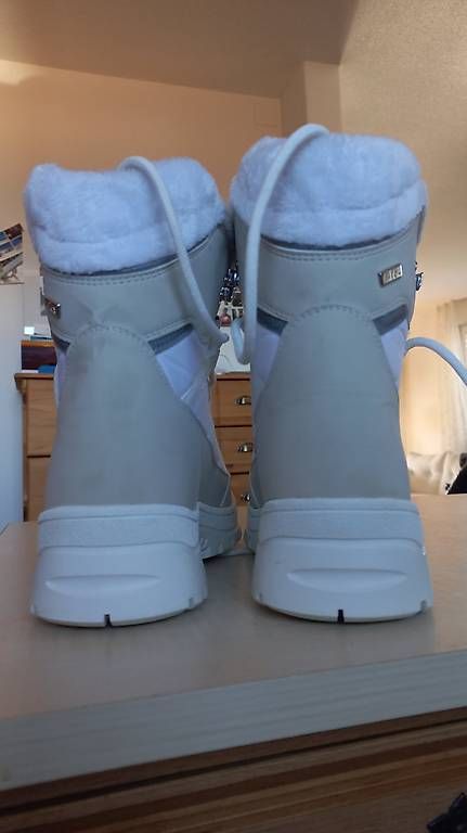 Scarpe da donna: Winterstiefel JACALU Gr. 40 – Usato da Fahrwangen venduto da GabiKri 2