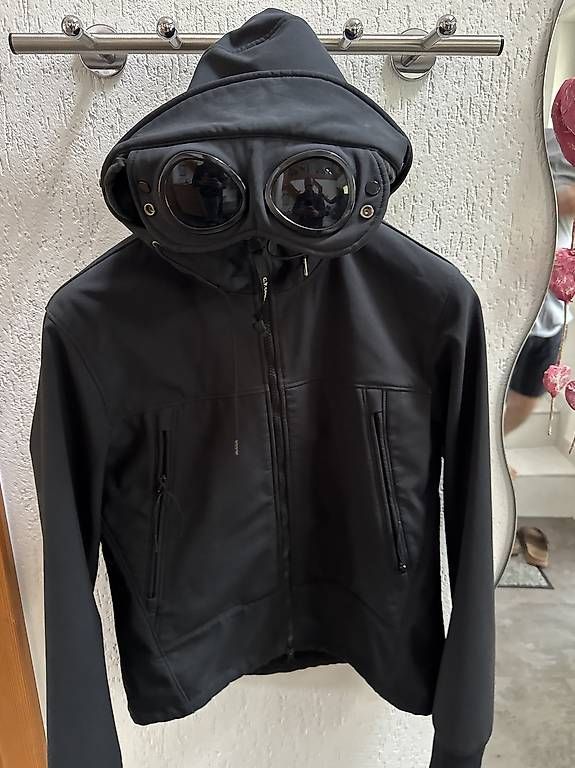 Giacche: C.P. Company Goggle Jacket  Softshell  Schwarz  Grösse M  – Usato da Basel venduto da Panerio