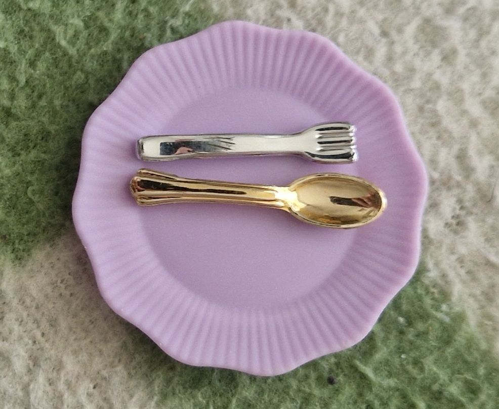 Bambole: accessoires pour Barbie  – Usato da Couvet venduto da Pioune