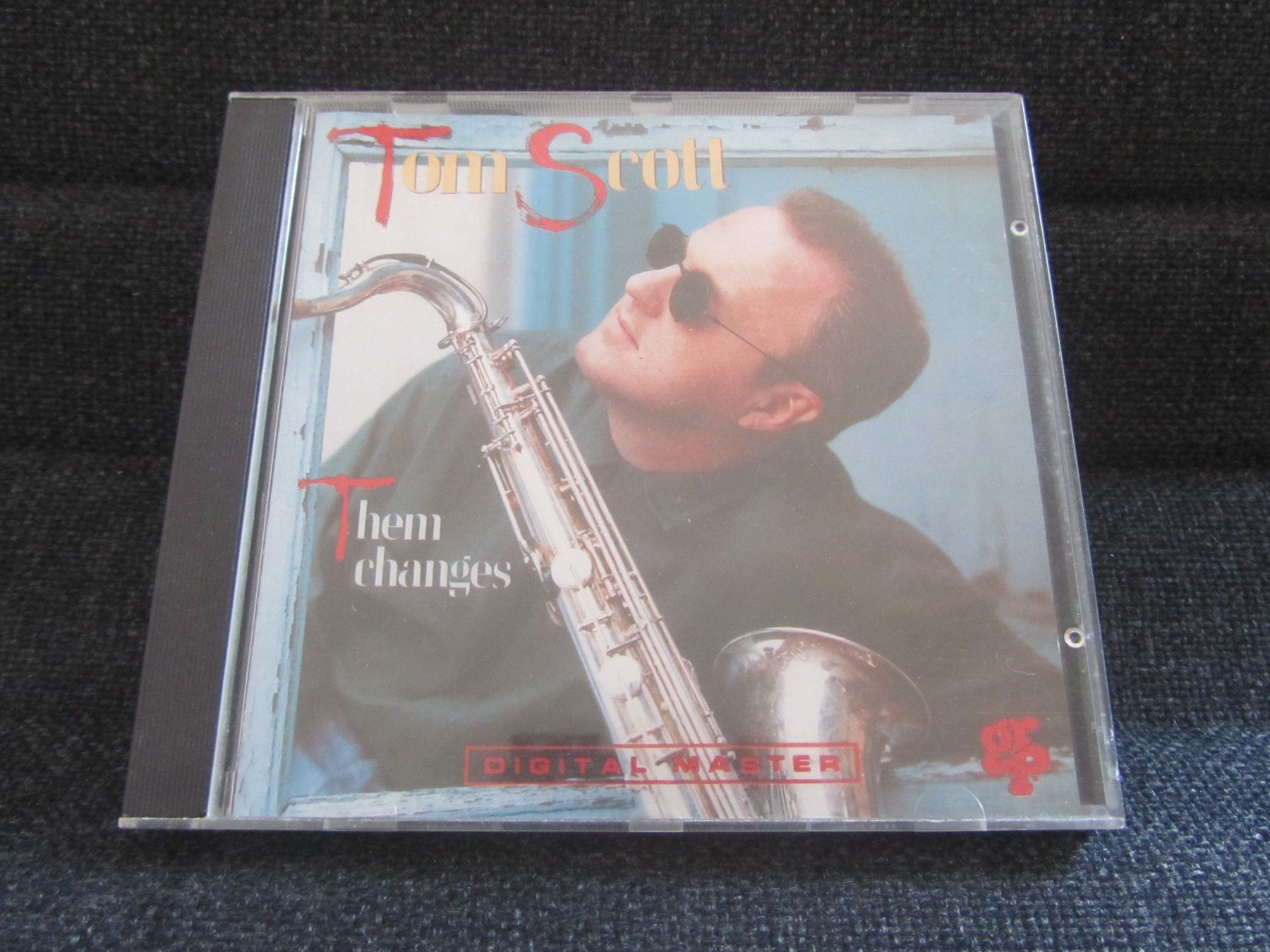 CD: Tom Scott - Them Changes CD, Top Zustand, Jazz Album! – Usato da Seengen venduto da mikelele